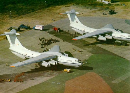Máy bay vận tải IL-76 tại một sân bay của Ấn Độ